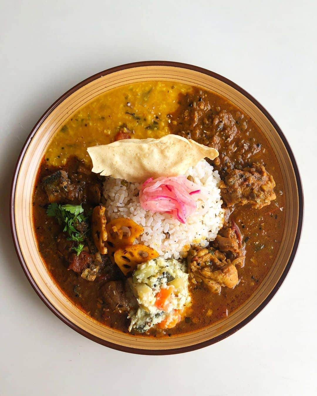 近藤夏子さんのインスタグラム写真 - (近藤夏子Instagram)「カレーライス🍛✨ 苦手な食べ物の一つだったのだけど、最近食べられるようになったんだ❤️ 辛いやつはまだ無理やけど。。笑 このオシャレなカレーライス、、絶品でした🍛✨ 店内もオシャレだし落ち着くし、すんばらしかったよ👳‍♂️ #ニジノキ #カレーライス #カレー #cafe #オシャレcafe #鳥取県 #岩美町 #アニメの聖地らしい #チーズケーキ もおいすぎました❤️ #生たまごbang」6月7日 21時27分 - kondonatsuko