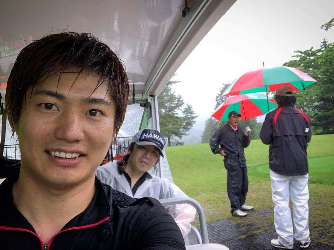 大嶋和也さんのインスタグラム写真 - (大嶋和也Instagram)「雨の中ゴルフコンペ頑張りました！ 1年以上練習すらしてなかった割にスコア良かった^ ^ けどびしょ濡れで頑張った結果お腹壊しました。」6月7日 21時37分 - kazuya_oshima