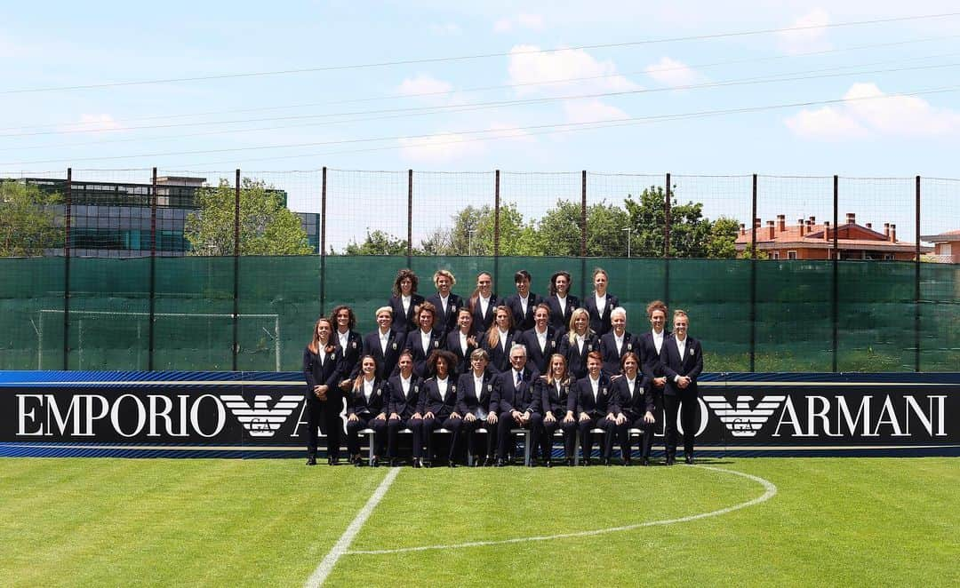 Armani Officialさんのインスタグラム写真 - (Armani OfficialInstagram)「#EmporioArmani is the official fashion and luxury outfitter of the Italian National Women’s Football Team. Wishing the @azzurrefigc all the best in the @fifaworldcup 2019  which kicks off today #FIFAWWC #RagazzeMondiali #EAzzurre」6月7日 21時49分 - emporioarmani