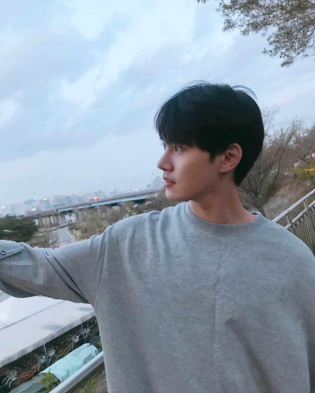 イ・ミンホのインスタグラム：「🥀」