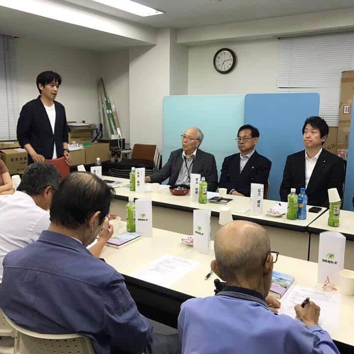 足立康史さんのインスタグラム写真 - (足立康史Instagram)「今夜は、地元茨木市の日本維新の会支部役員会。来春の茨木市長選挙に向けた方式を決定しました。  大阪・関西が大きく成長する中で、東海道という大動脈が貫く北摂の街の五十年百年にわたる発展をリードできるような市政をつくって参ります。」6月7日 21時58分 - adachiyasushi
