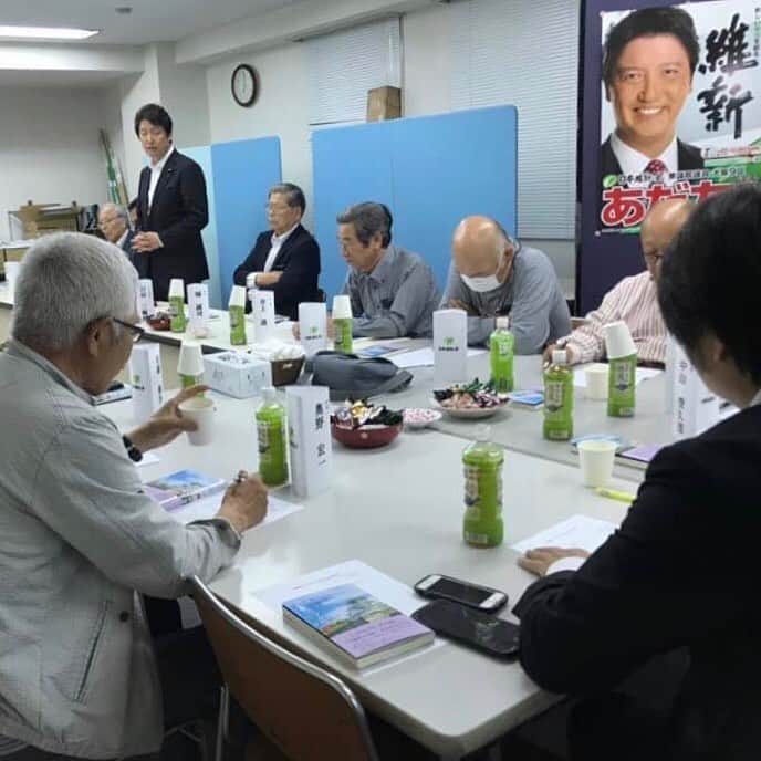 足立康史さんのインスタグラム写真 - (足立康史Instagram)「今夜は、地元茨木市の日本維新の会支部役員会。来春の茨木市長選挙に向けた方式を決定しました。  大阪・関西が大きく成長する中で、東海道という大動脈が貫く北摂の街の五十年百年にわたる発展をリードできるような市政をつくって参ります。」6月7日 21時58分 - adachiyasushi