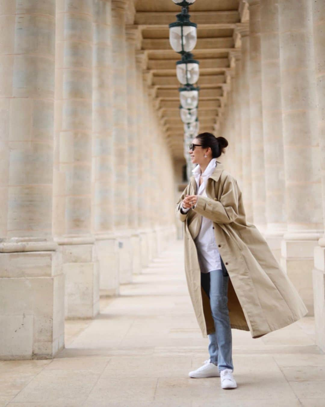 大日方久美子さんのインスタグラム写真 - (大日方久美子Instagram)「・ パレ ロワイヤルを散策🇫🇷 ・ 朝早かったから人も少なくて良かった😊 ・ ふらっと入ったカフェのカプチーノが可愛い❤️ ・ ・ Coat → @couturedadam  Shirt → @jilsander  Denim → @joesjeansjp  Shoes → @lacoste  Bag → @cookiechocolate_official ・ ・ 今日は朝が降ったり止んだりと不安定な天気。風も強いからトレンチの下にはユニクロライトダウンを着ています。 ・ @cookiechocolate_official のボディバッグは、物は入るしスリ対策にも最高です❤️ 再販してるのでよかったら見てみてください😊 ・ ・ #kumitravelstyle  #kumicloset  #inmyjoes」6月7日 21時51分 - kumi511976