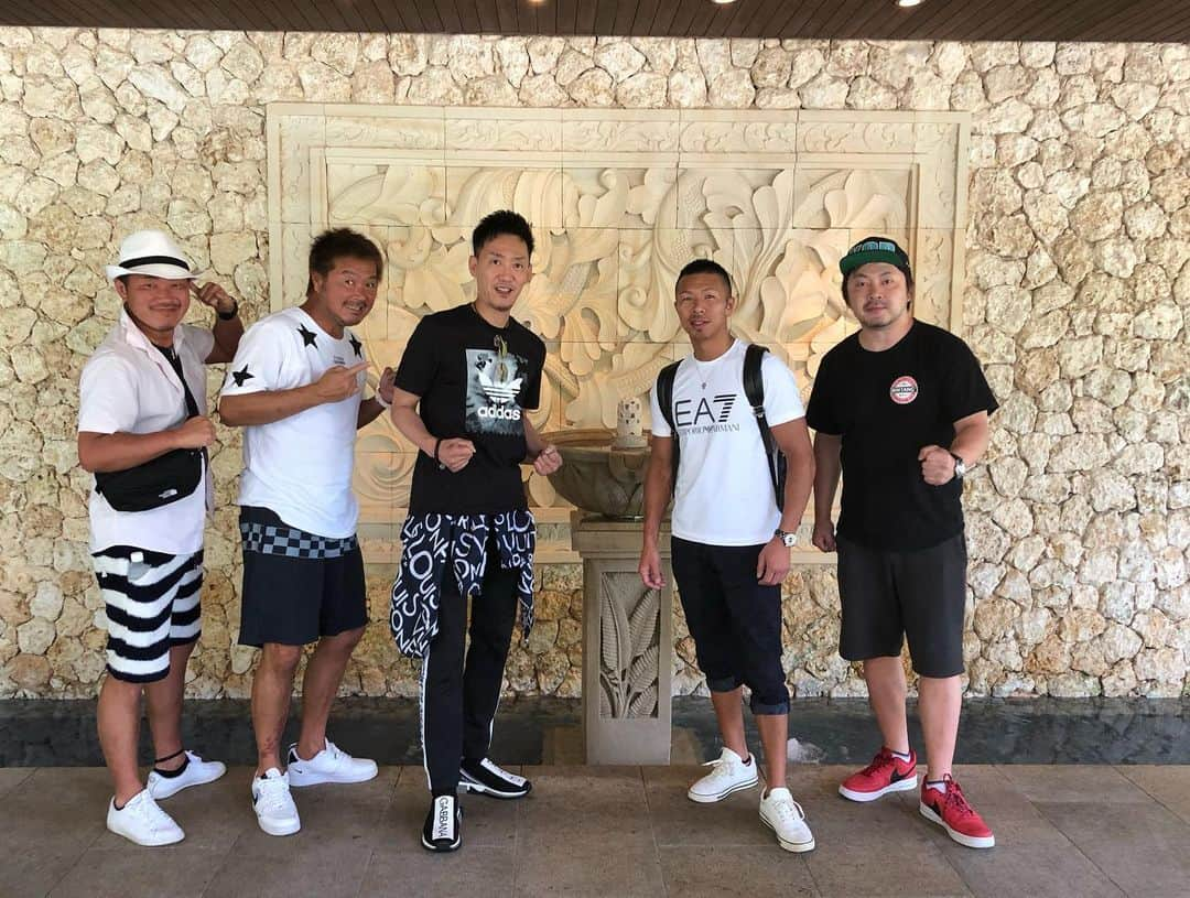 内山高志さんのインスタグラム写真 - (内山高志Instagram)「宮古島から帰ってきました。  最高の仲間と最高の時間を過ごせた^_^  今回の宮古島旅行を計画してくださった斎藤社長、何から何まで面倒みて頂き、本当にありがとうございました🙇‍♂️ 斎藤社長、かーやん先輩、磯貝アニキ、甲斐さん、タカシ兄、最高に楽しかったです^_^  #沖縄 #宮古島 #アラマンダ #南楽  #テレマーカー #telemarker_inc  #修学旅行」6月7日 21時53分 - takashikod