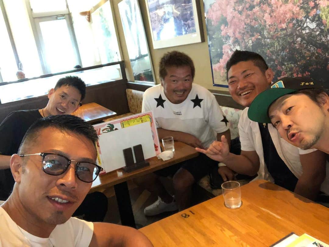 内山高志さんのインスタグラム写真 - (内山高志Instagram)「宮古島から帰ってきました。  最高の仲間と最高の時間を過ごせた^_^  今回の宮古島旅行を計画してくださった斎藤社長、何から何まで面倒みて頂き、本当にありがとうございました🙇‍♂️ 斎藤社長、かーやん先輩、磯貝アニキ、甲斐さん、タカシ兄、最高に楽しかったです^_^  #沖縄 #宮古島 #アラマンダ #南楽  #テレマーカー #telemarker_inc  #修学旅行」6月7日 21時53分 - takashikod