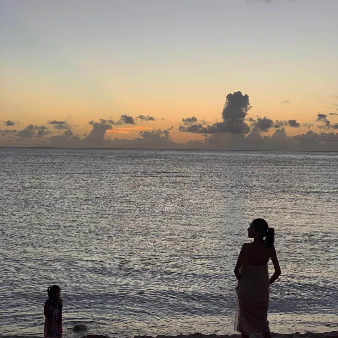 内藤陽子さんのインスタグラム写真 - (内藤陽子Instagram)「夜ご飯はザ ビーチ🐚に来たら、 gun beachの綺麗さにビックリした。最高なサンセット✨入らずには居られなかった。 絶対次はgun beachからのfaifai beach🐠 #sunset #thebeach #加工なし」6月7日 21時53分 - dadaflora