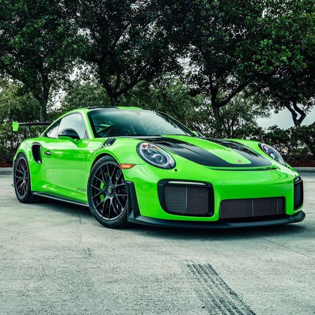 Amazing Carsさんのインスタグラム写真 - (Amazing CarsInstagram)「This green on the Porsche GT2 RS🔥🔥🔥🔥 Photo via: @kfletchphotography  Second page: @M85Media  Other page: @StancedAutohaus  #Porsche #GT2 #RS #GT2RS #AmazingCars247」6月7日 21時59分 - amazingcars247