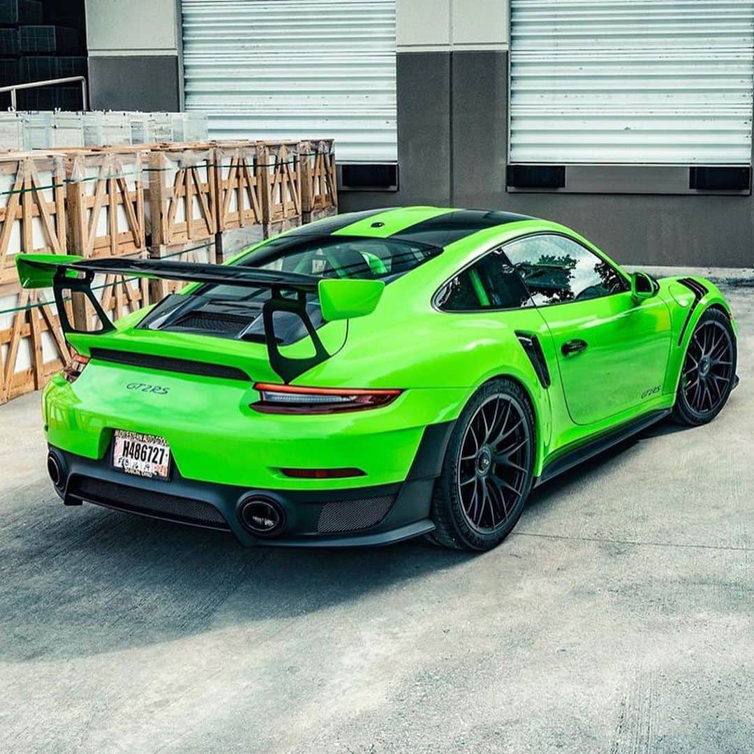 Amazing Carsさんのインスタグラム写真 - (Amazing CarsInstagram)「This green on the Porsche GT2 RS🔥🔥🔥🔥 Photo via: @kfletchphotography  Second page: @M85Media  Other page: @StancedAutohaus  #Porsche #GT2 #RS #GT2RS #AmazingCars247」6月7日 21時59分 - amazingcars247
