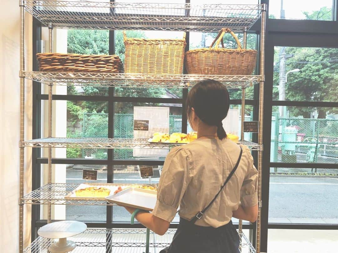 小林亜実さんのインスタグラム写真 - (小林亜実Instagram)「. 服がしわしわだね🤭 . . #bakery #🍞 #bread #deananddeluca」6月7日 21時57分 - koami112