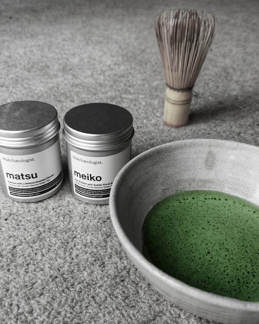 Matchæologist®さんのインスタグラム写真 - (Matchæologist®Instagram)「💚 Which one of our matchas is YOUR absolute favourite?! Let us know in the comments – we’d love to find out! 😋 Matcha is the perfect way to kick-start your day, or add a dose of calm into a hectic afternoon 👌 We cannot thank @naaatez 🙏 enough for the beautiful capture of our Matsu™ and Meiko™ Ceremonial Matcha 🍵. . 🙇 Matchæologist (抹茶オロジスト) is an artisanal Japanese matcha green tea brand that focuses on premium-quality matcha and contemporary matcha-ware products. Our approach is to put the ancient tradition of the Japanese tea ceremony into a modern perspective and to make this ceremonial tea more accessible and relevant for the modern lifestyle 🌿 . 🙏 We reinvent the way matcha is consumed by a radically simple approach — preparing matcha in a minimalist way for an epicurean tasting experience not unlike that of fine wine. ✨ . 😍 Taste the purest of the pure, and join us in discovering your #MatchaRitual with us today! ⭐️ . Matchæologist® #Matchaeologist Matchaeologist.com」6月7日 22時01分 - matchaeologist