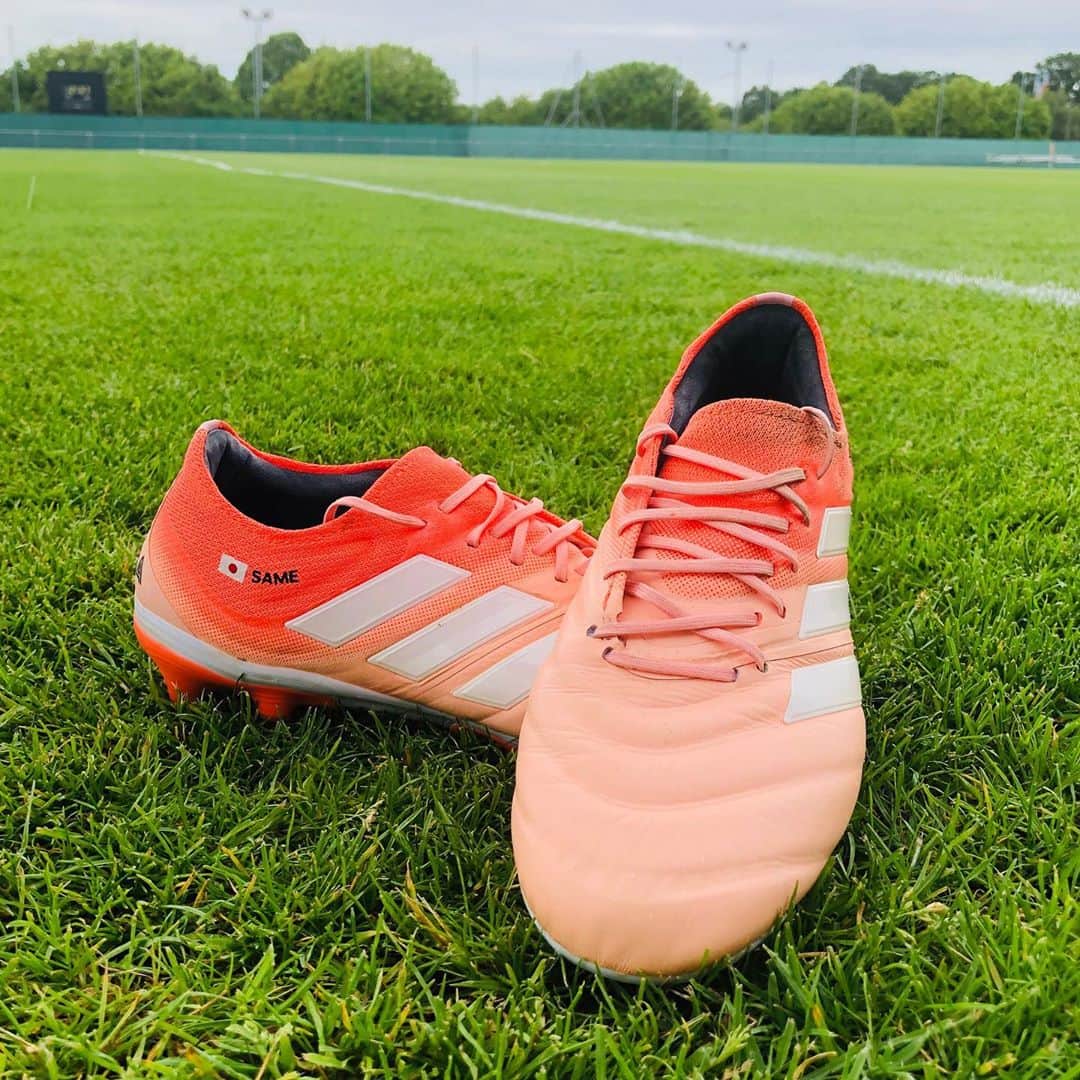 鮫島彩のインスタグラム：「W杯はこのスパイクと共に戦います🇯🇵 #COPA19  #DareToCreate #createdwithadidas  #fifawwc  #なでしこジャパン  @adidastokyo」