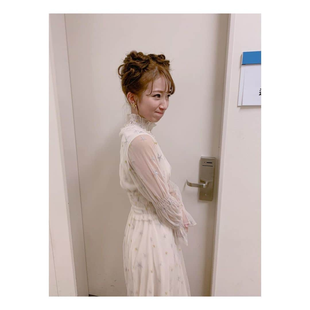 辻希美さんのインスタグラム写真 - (辻希美Instagram)「今日の衣装❤️ は〜タグ付けしておきます(灬˘╰╯˘灬)🌸🌸🌸｡･ﾟ  #衣装 #スタイリスト #トリイクニコ #トリ先生 #ワンピース #lissiboutique #ピアス #goldy #サンダル #honeysalonbyfoppish」6月7日 22時25分 - tsujinozomi_official