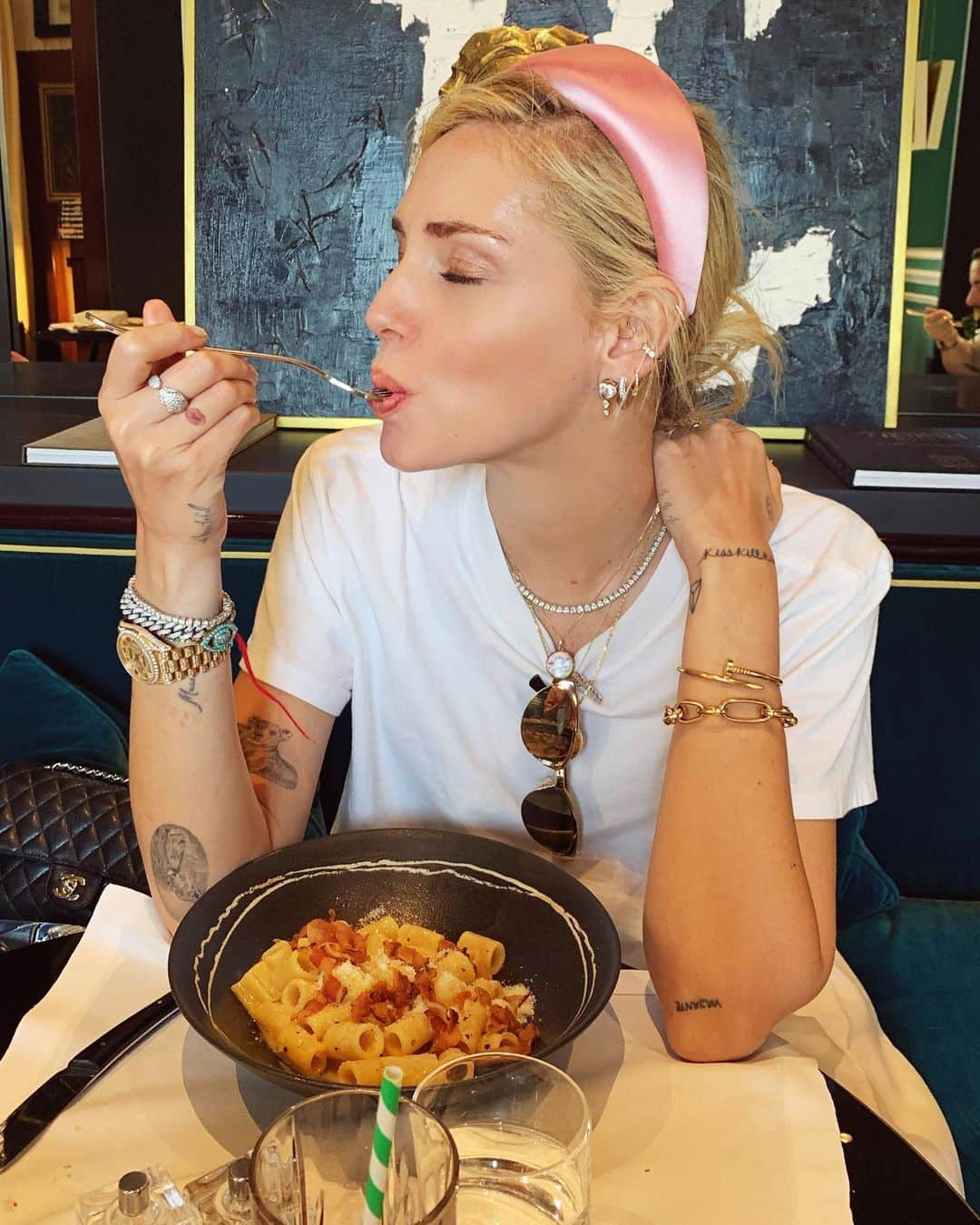 キアラ・フェラーニさんのインスタグラム写真 - (キアラ・フェラーニInstagram)「Eating pasta carbonara in Roma 🍝」6月7日 22時20分 - chiaraferragni