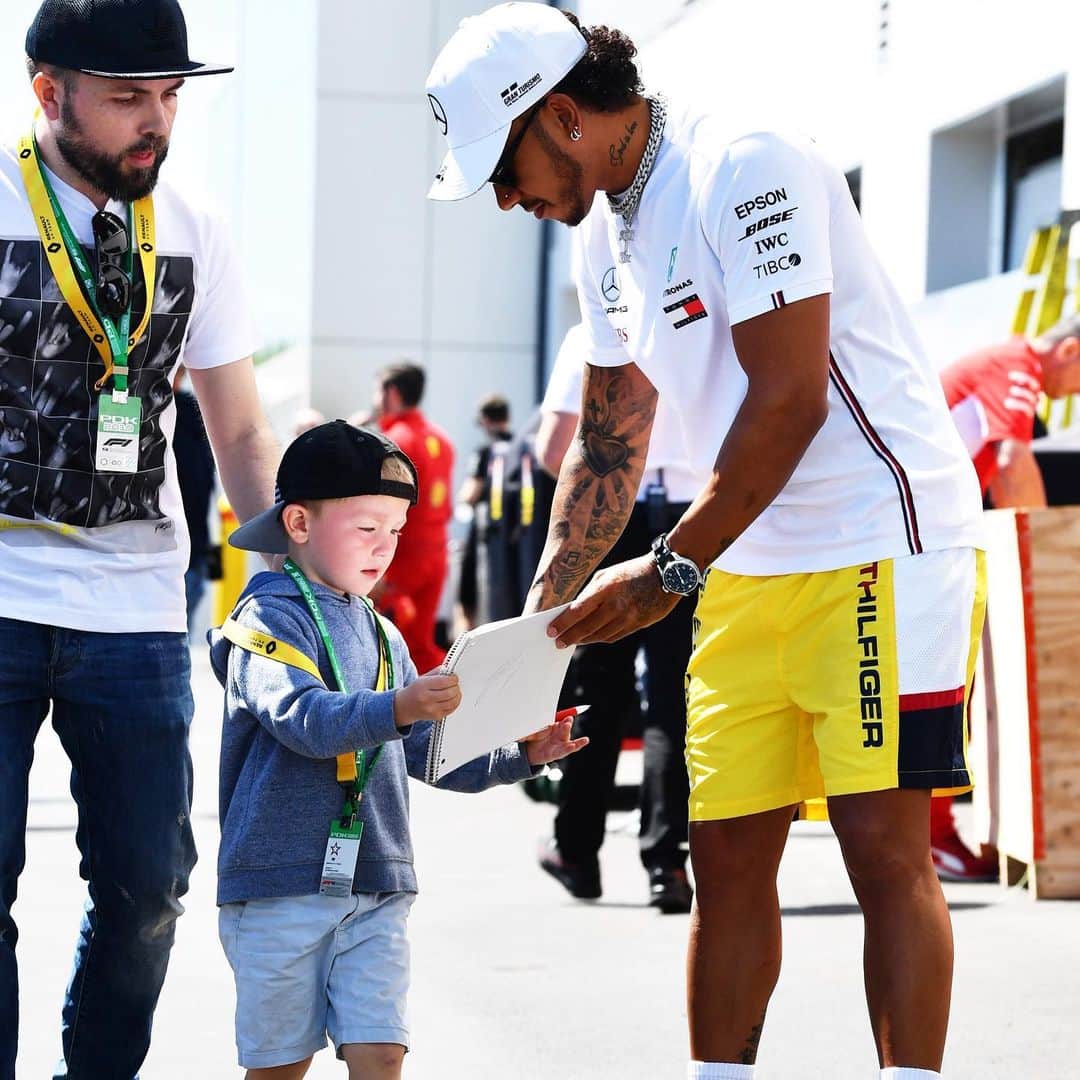 MERCEDES AMG PETRONASさんのインスタグラム写真 - (MERCEDES AMG PETRONASInstagram)「This young lad’s weekend = Made 😁 Nice one, @lewishamilton 👊 • #MercedesAMGF1 #Mercedes #AMG #F1 #PETRONASmotorsports #LH44 #CanadianGP #BestFans」6月7日 22時21分 - mercedesamgf1