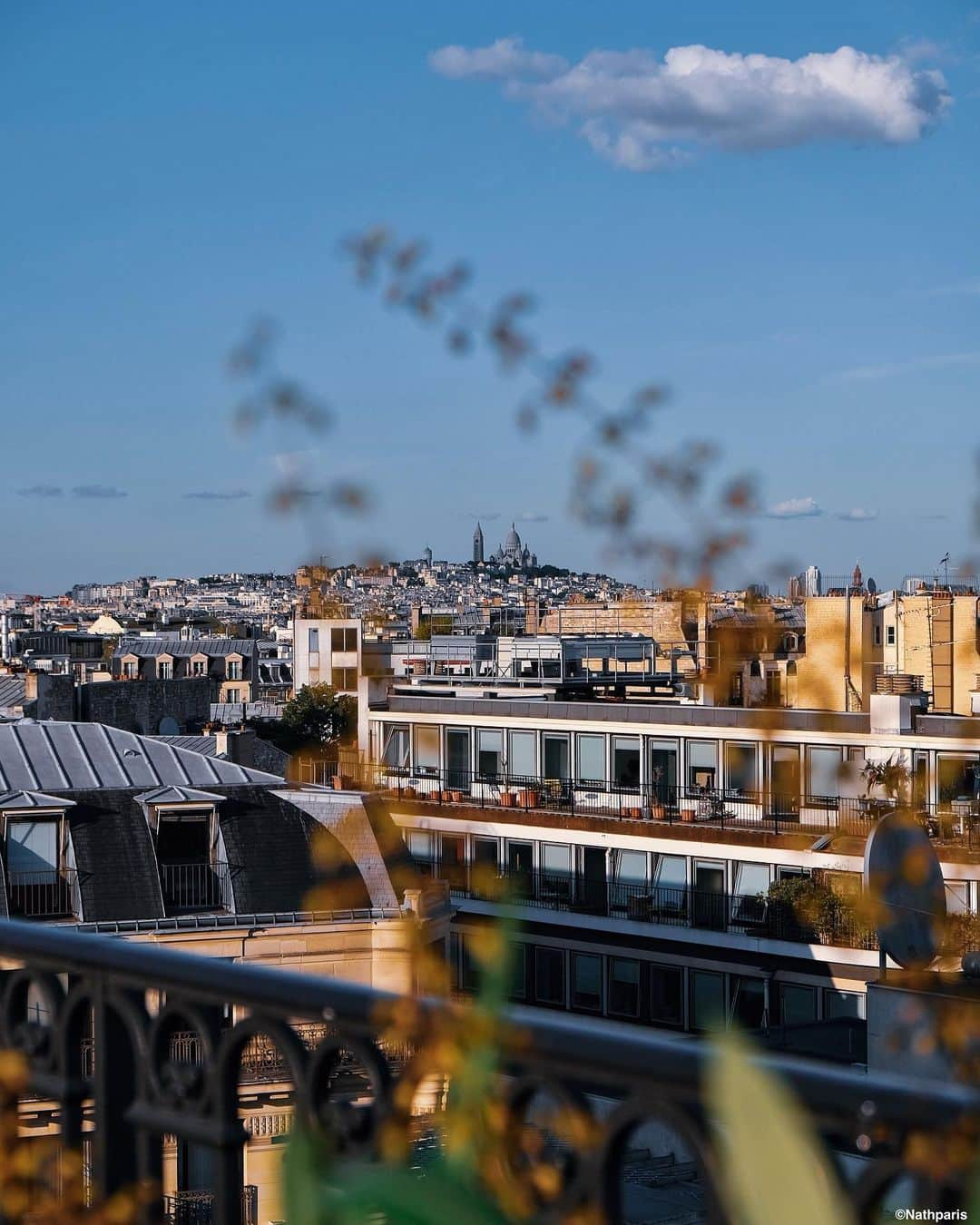 nathparisさんのインスタグラム写真 - (nathparisInstagram)「🇺🇸Rooftop of @thepeninsulaparis breathtaking views of the Eiffel Tower and the Sacré Coeur, a magical moment to admire the sunset. You can see my stories of the evening 😊 . 🇫🇷La terrasse du @thepeninsulaparis vue imprenable sur la Tour Eiffel et sur le Sacré Cœur, un moment magique pour admirer le coucher de soleil. Vous pouvez voir mes stories de la soirée 😊  #penmoments #paris」6月7日 22時34分 - nathparis