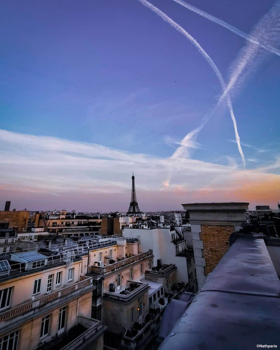 nathparisさんのインスタグラム写真 - (nathparisInstagram)「🇺🇸Rooftop of @thepeninsulaparis breathtaking views of the Eiffel Tower and the Sacré Coeur, a magical moment to admire the sunset. You can see my stories of the evening 😊 . 🇫🇷La terrasse du @thepeninsulaparis vue imprenable sur la Tour Eiffel et sur le Sacré Cœur, un moment magique pour admirer le coucher de soleil. Vous pouvez voir mes stories de la soirée 😊  #penmoments #paris」6月7日 22時34分 - nathparis