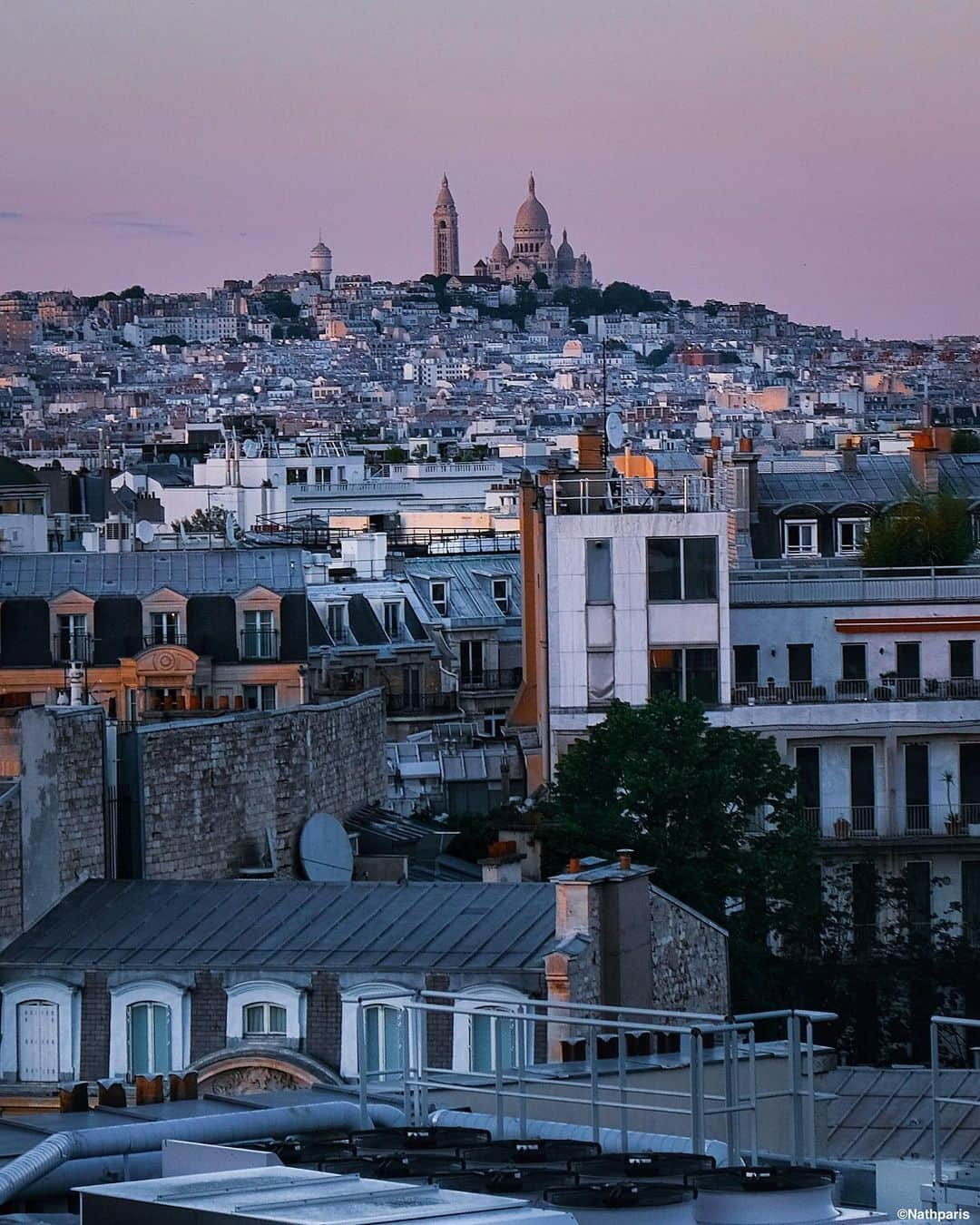 nathparisさんのインスタグラム写真 - (nathparisInstagram)「🇺🇸Rooftop of @thepeninsulaparis breathtaking views of the Eiffel Tower and the Sacré Coeur, a magical moment to admire the sunset. You can see my stories of the evening 😊 . 🇫🇷La terrasse du @thepeninsulaparis vue imprenable sur la Tour Eiffel et sur le Sacré Cœur, un moment magique pour admirer le coucher de soleil. Vous pouvez voir mes stories de la soirée 😊  #penmoments #paris」6月7日 22時34分 - nathparis