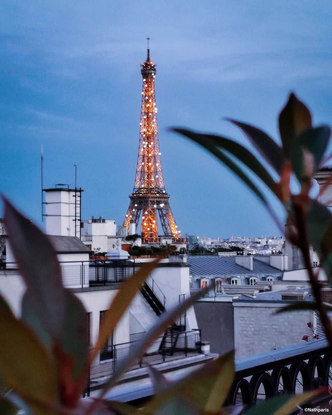 nathparisさんのインスタグラム写真 - (nathparisInstagram)「🇺🇸Rooftop of @thepeninsulaparis breathtaking views of the Eiffel Tower and the Sacré Coeur, a magical moment to admire the sunset. You can see my stories of the evening 😊 . 🇫🇷La terrasse du @thepeninsulaparis vue imprenable sur la Tour Eiffel et sur le Sacré Cœur, un moment magique pour admirer le coucher de soleil. Vous pouvez voir mes stories de la soirée 😊  #penmoments #paris」6月7日 22時34分 - nathparis