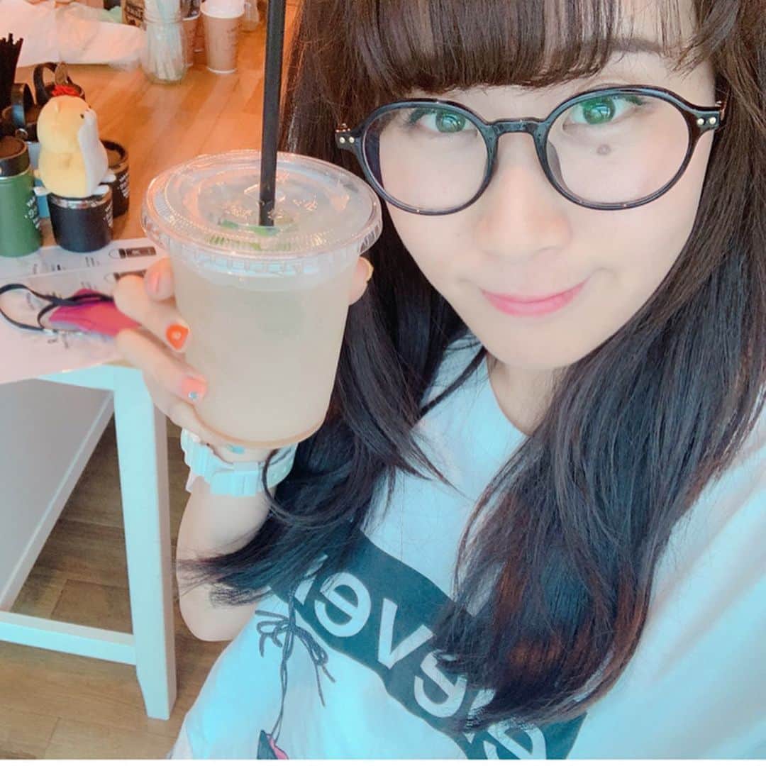 ぱちおまるさんのインスタグラム写真 - (ぱちおまるInstagram)「#byronbaycoffee  会社のカフェでなにやら新しい炭酸のさわやかそうなジュースでてたので、お昼の一息にのんだむす☺️」6月7日 22時27分 - pachiomaru