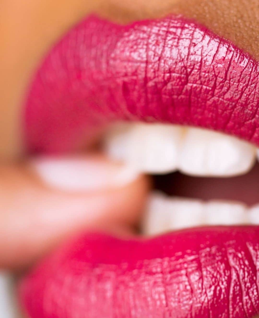 Smashboxのインスタグラム：「Thinking about Summer Fridays 😉 ⠀⠀⠀⠀⠀⠀⠀⠀⠀ You can find our Be Legendary Lipstick in Inspiration @nordstrom.」