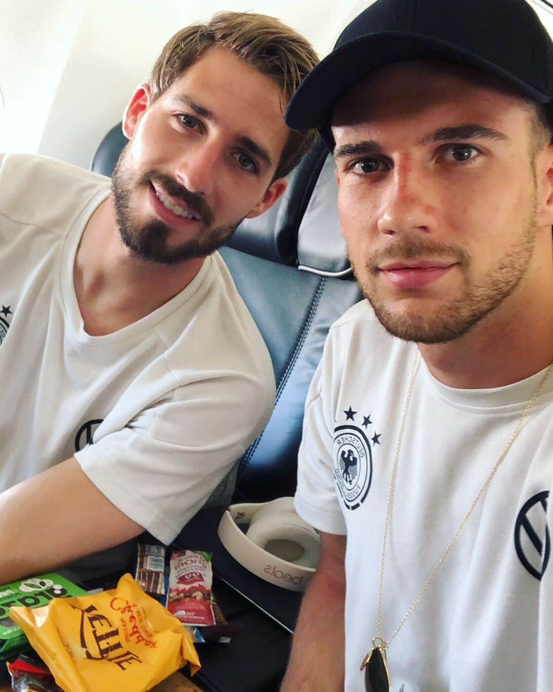 レオン・ゴレツカさんのインスタグラム写真 - (レオン・ゴレツカInstagram)「Off to belarus 🛫 @kevintrapp @dfb_team」6月7日 22時31分 - leon_goretzka