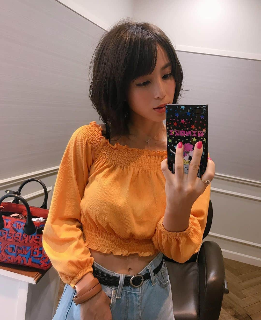 犬童美乃梨さんのインスタグラム写真 - (犬童美乃梨Instagram)「今日はヘソ出し🥨 . . #ootd #fashion #ファッション #コーデ #デニム #FERRAGAMO #burberry  #vendomeaoyama #腹筋 #トレーニング女子」6月7日 22時32分 - minudo