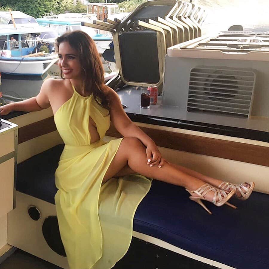 アマニ・ファンシーのインスタグラム：「🌻🌻🌻」