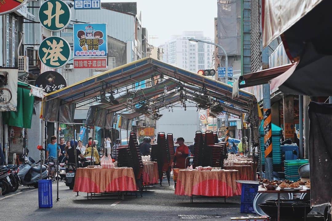 言身寸 in Tainan, Taiwanさんのインスタグラム写真 - (言身寸 in Tainan, TaiwanInstagram)「#府城風景 - #看不見的城市 / #籠流連 - 2019.6.7 #taiwan #tainan #台灣 #台湾 #台南 #写真 #vsco #vscocam #vscotaiwan #vscoTW #vscotainan #ig_streetphotography #AmazingTaiwan #iseetaiwan #exploretaiwanculture #taiwan_streetphotography #Streets_Vision #SonyRX100m6」6月7日 22時37分 - kukud83