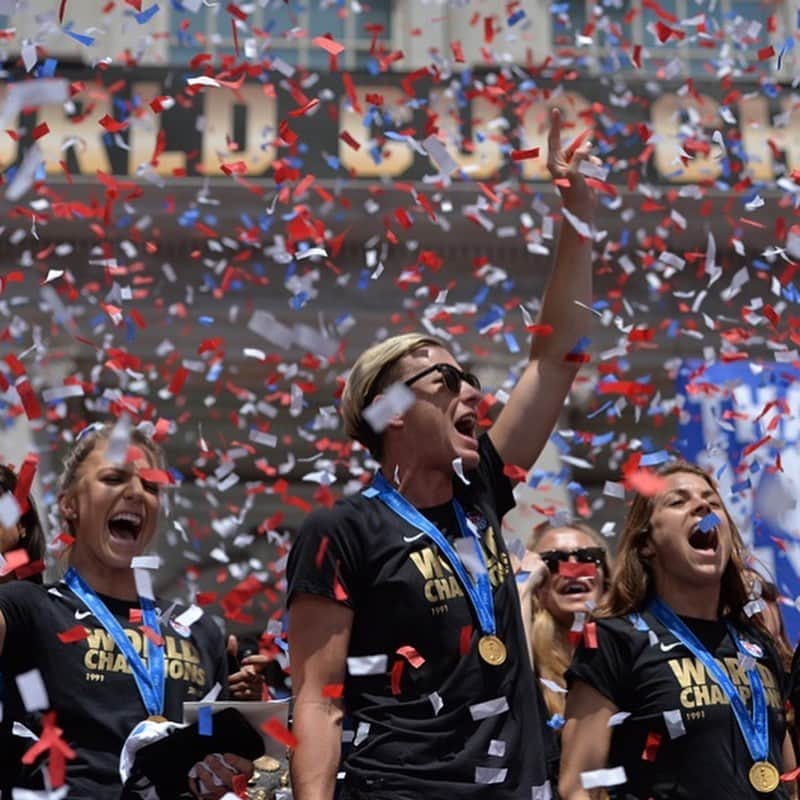 石原孝尚さんのインスタグラム写真 - (石原孝尚Instagram)「いよいよFIFA Women’s World Cup France 2019が開幕⭐️ 前回の2015年はアメリカでコーチをしてて決勝のバンクーバーでチームメイトのいるアメリカ代表が元チームメイトのいる日本を倒して優勝！  なぜかマンハッタンでアメリカの優勝パレードにも参加させてもらって🇺🇸 今回も一緒に戦った選手たちがいろいろな国の代表として出場するので個人的にも楽しみです！  グループリーグはアメリカ戦を中心にJ Sportsで5試合、解説をさせていただきます！ 6月22日に日本を出発し決勝トーナメントは7月7日決勝までフランスで見てきます！  世界の女子サッカーレベルはあがってほんと楽しみな大会です！  6月7日、日本時間28時キックオフ 開幕戦 フランス対韓国🇫🇷🇰🇷 #女子ワールドカップ  #なでしこ  #worldcup2019」6月7日 22時38分 - taka_ishihara