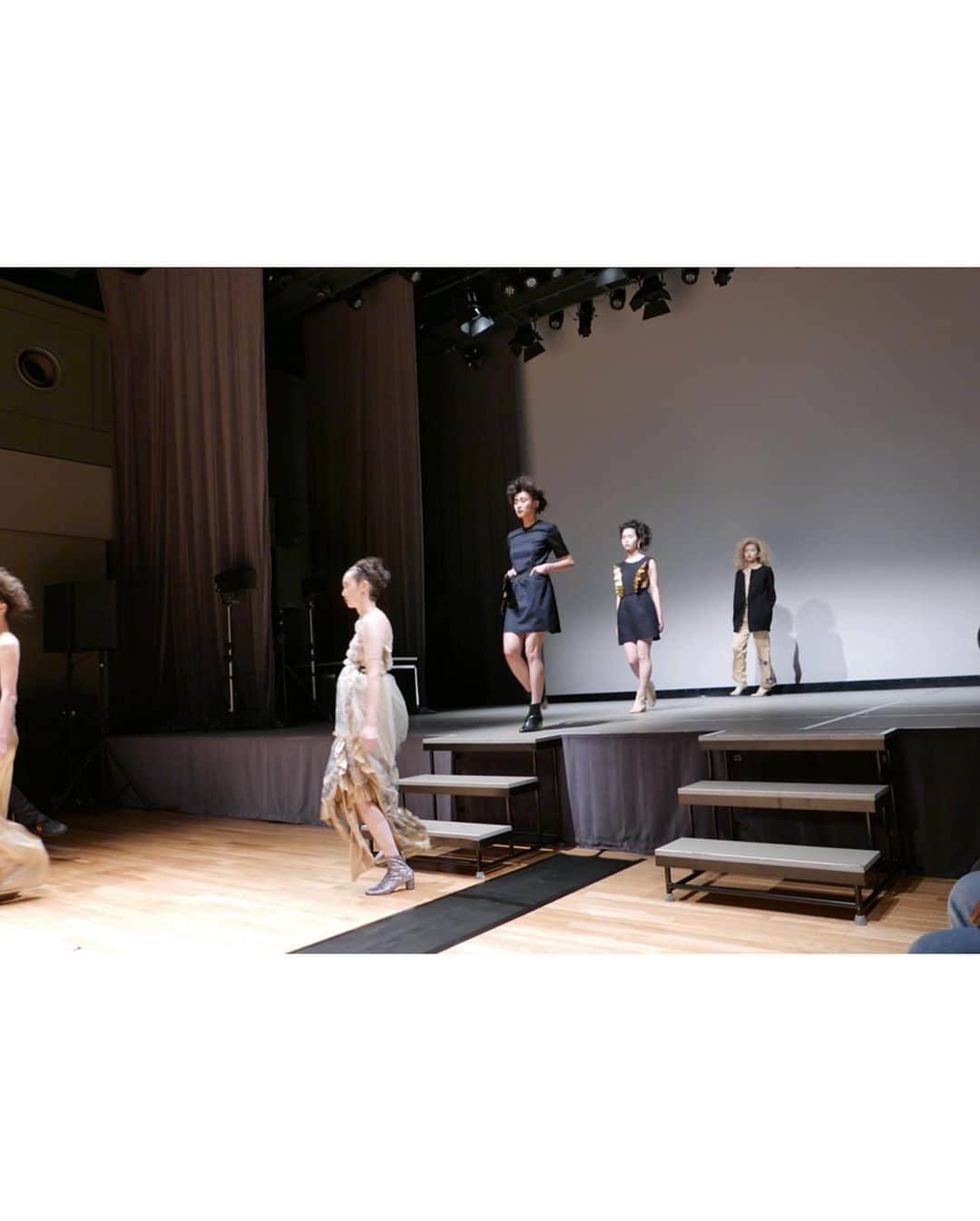 夢子さんのインスタグラム写真 - (夢子Instagram)「. Thank you so much @risako_in_tokyo . #cava #model #tokyo #fashion #中村理彩子  #gunnsmodel #tokyofashion #tokyofashionweek #model #knit #sweater #skirt #東京ファッションウィーク  #デジタルアート #デジタルファブリケーション  #handmadeclothing #runwaymodel」6月7日 22時40分 - yumeko0421