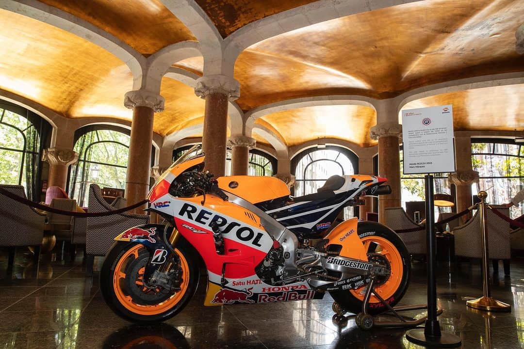 レプソル・ホンダのインスタグラム：「Great to join @box_repsol yesterday to celebrate 50 years of @repsol in sport!  Here’s to at least 50 more 🍾」