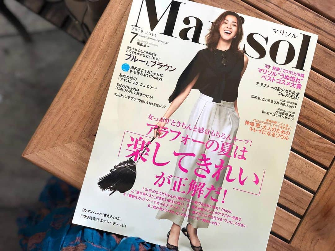 神崎恵さんのインスタグラム写真 - (神崎恵Instagram)「本日発売 @marisolmagazine ✨ 韓国で撮影をした 『神崎 恵 大人のための キレイになるソウル』 ビューティから食まで、お気に入りのお店やオススメしたい情報を詰め込みました❤︎ 今いちばんお気に入りの愛用のお皿も実は韓国で購入したもの。 本当は秘密にしておきたいビューティスポットのお話しなどなど。 ぜひ読んでいただけたらうれしいです😌✨ 病みつきになる韓国。 あー、また行きたい。 すぐ行きたい。  連載 「大人のカウンセリング室」 今月も、いただいたお悩みにこたえています。 こちらもぜひ読んでいただきたい😌 4枚目の画像は、韓国ロケの思い出の一コマ。 まだまだまだまだお届けしたい情報やお店がいっぱい。 第2弾を期待しながら❤️ #韓国ビューティ #韓国 #marisolmagazine  #マリソル」6月7日 22時44分 - megumi_kanzaki