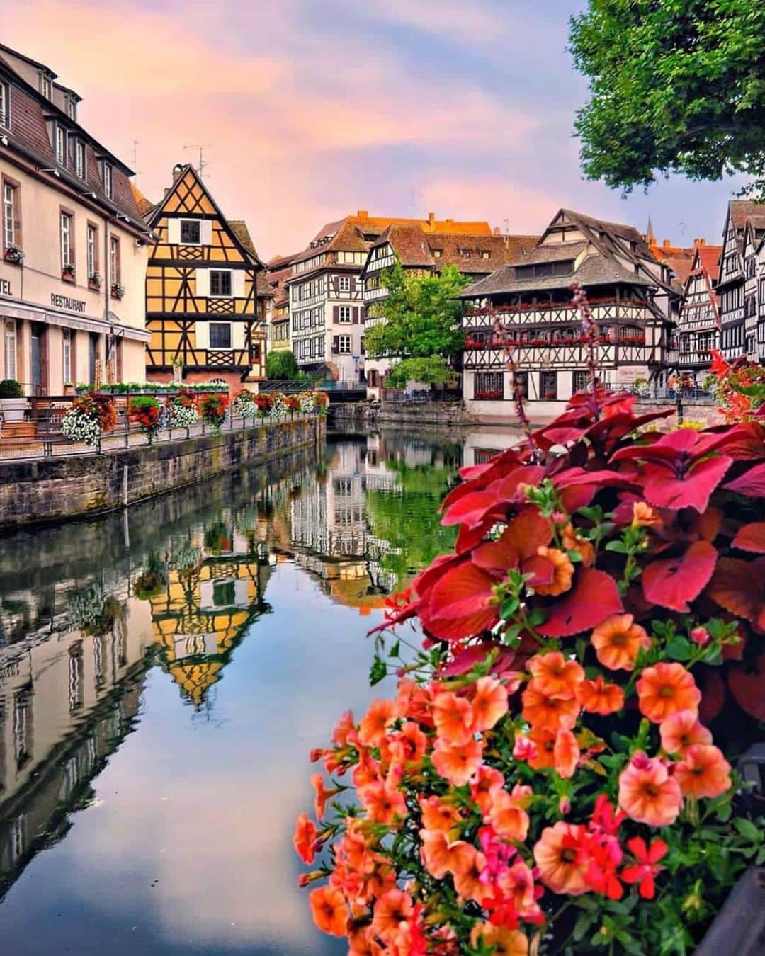 Wonderful Placesさんのインスタグラム写真 - (Wonderful PlacesInstagram)「Strasbourg - France ✨❤️❤️❤️✨ . Picture by ✨✨@tatsolbe✨✨ #wonderful_places for a feature ❤️」6月7日 22時45分 - wonderful_places