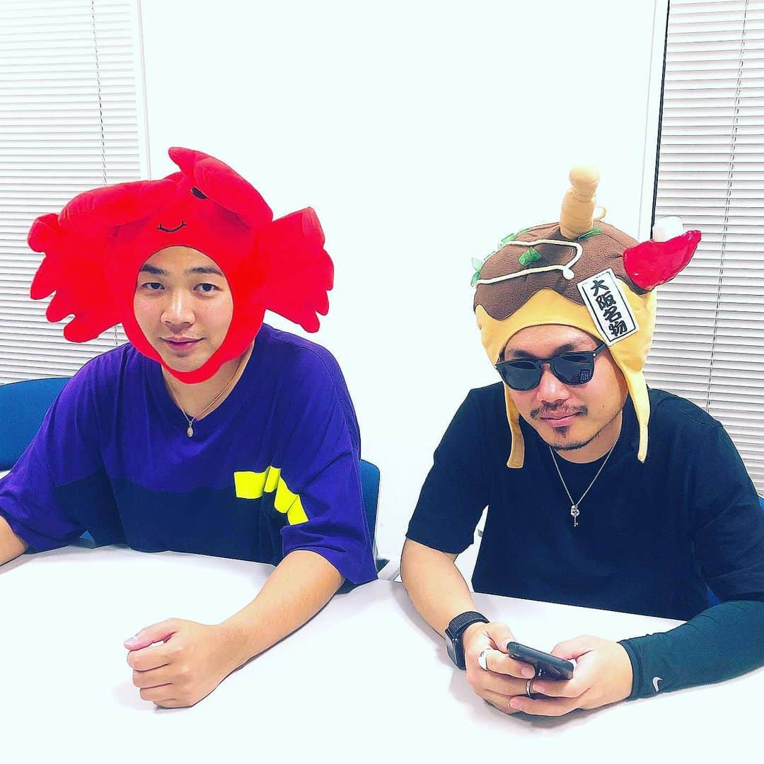 MOCAさんのインスタグラム写真 - (MOCAInstagram)「. . コンバンハ🏜 . 明日は、 ロバガニさんとタコックスさんと 九州乗り込みます🦵🦵🦵🦵 . ワクワクが止まりません👀 . もうみんなも心の中はParty😳❓ . Are you ready😬❓❓ . #ベリーグッドマン .」6月7日 22時45分 - moca_berrygoodman