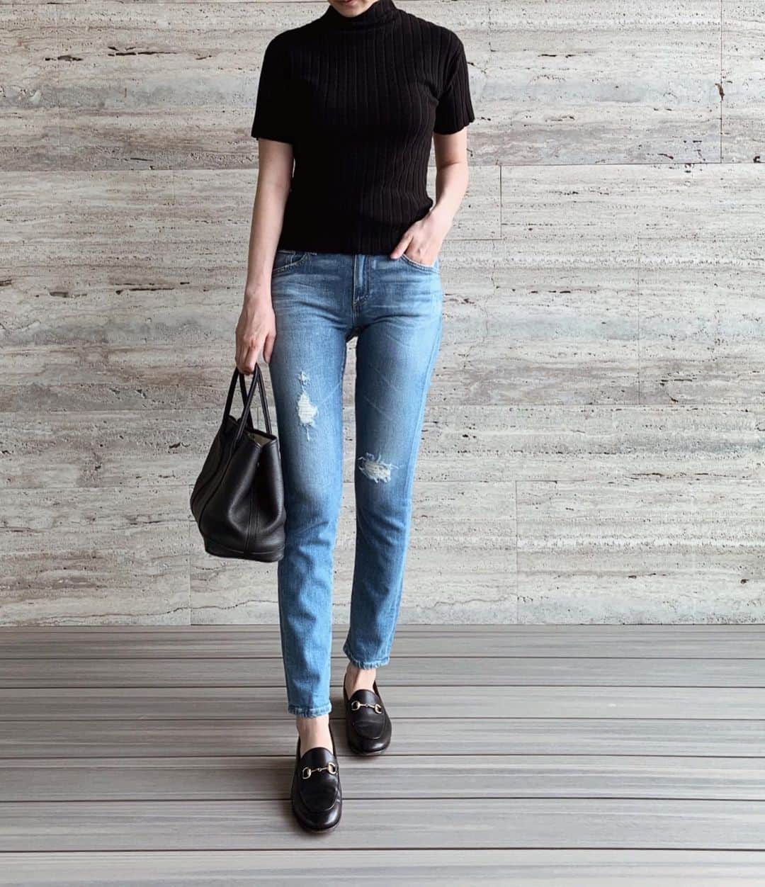 Shokoのインスタグラム：「＊Fashion＊ Styling Distressed - Part II ・ Another way I like to style distressed denim is to pair up with a good old classic loafers or double breasted jacket. ・ I love the trad look, I call it the man-repelling look. The ripped denim x loafers / jacket makes the outfit very casual trad which I love. ・ もう一つ好きなダメージデニムとの組み合わせ。ローファーと合わせるスタイル。カジュアル過ぎず、シックにトラッドな雰囲気を出せるのが好きです。 ・ #outfit | denim #agjeans in Casey @sutequi | loafers #Gucci | bag #Hermes garden party 30」