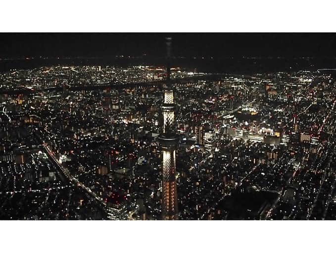 山岸逢花さんのインスタグラム写真 - (山岸逢花Instagram)「夜のデート🌉💕 . . 先日実は、ムーディーズさんの忘年会で 当選して頂いていた ナイトクルージングチケットで 夜景を見に行ってきました✨ . 東京の風景をまさか空の上から 夜景として見れるなんて💘 みんなにも、おすそ分け🌉✨ . こんな経験をさせてもらえて 本当に嬉しかった ありがとうございました🥺✨✨ . . . #山岸逢花 #あいぱん #AV女優 #AV #撮影 #攝影 #人像攝影 #外拍 #拍照 #寫真 #自拍 #selfie #aikayamagishi #Japanese #Japanesegirl #asiangirl」6月7日 22時57分 - ayakayamagishi_