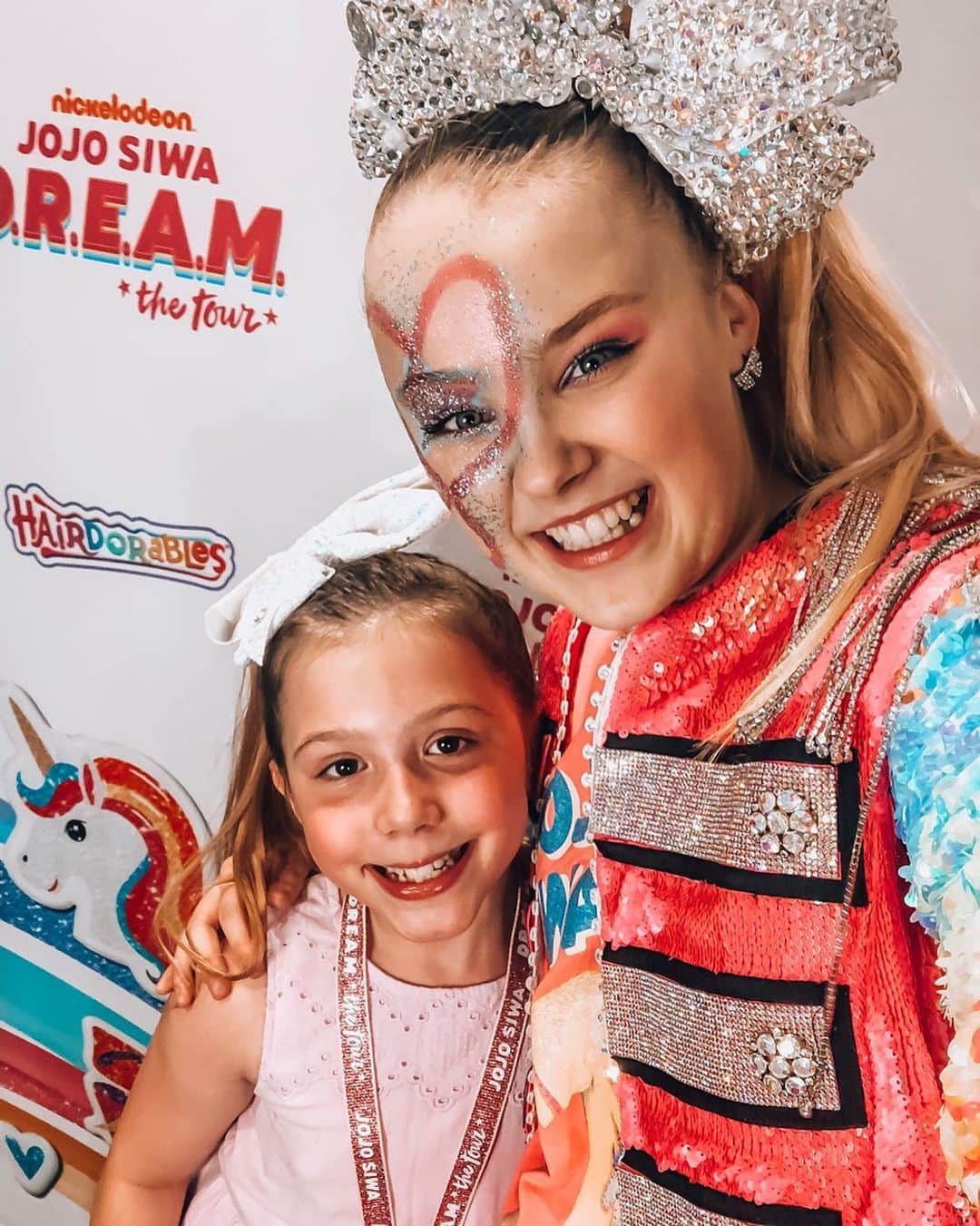 Chelsea Houskaさんのインスタグラム写真 - (Chelsea HouskaInstagram)「Last night was so fun! It made my heart SO HAPPY seeing Aubree have the time of her life dancing away! @itsjojosiwa concert! 💞🎀」6月7日 22時58分 - chelseahouska