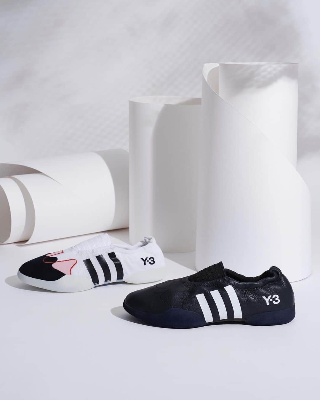 ワイスリーのインスタグラム：「Y-3 TAEKWONDO.​ Y-3 Spring Summer 2019. ​--- ​#adidas #Y3 #YohjiYamamoto ​ Discover the collection at Y-3.com」