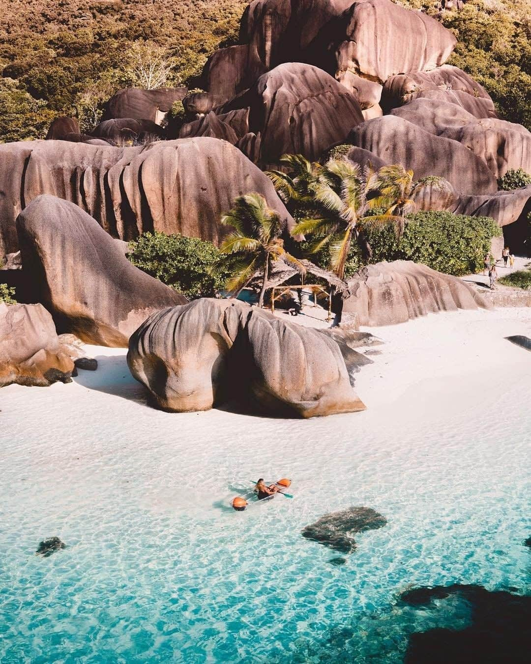 Travel + Leisureさんのインスタグラム写真 - (Travel + LeisureInstagram)「Pisces, you should be headed to the Seychelles! Find out which beach you should be sitting on right now, based on your zodiac sign. Link in bio! 📷@keeevsch」6月7日 23時03分 - travelandleisure