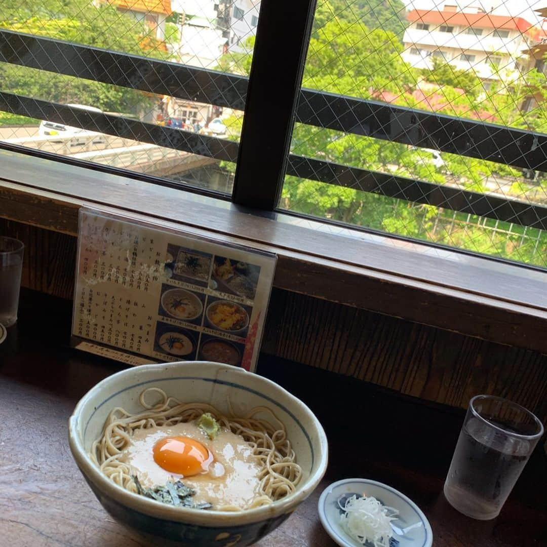 青木茉耶さんのインスタグラム写真 - (青木茉耶Instagram)「＊ . . 箱根でお蕎麦からの御殿場アウトレット♡ . . アウトレットで私の従姉妹夫婦に遭遇してびっくり🤣❤️ . . 父の日のプレゼントも無事買えて満足😊 . . 楽しい親友ちゃんとの2人旅でした♡ 運転ありがとう😊🙏✨ . . #はつ花 #箱根ランチ #箱根湯本 #箱根 #お蕎麦ランチ #お蕎麦 #御殿場アウトレット #御殿場」6月7日 23時07分 - ma_ya_126