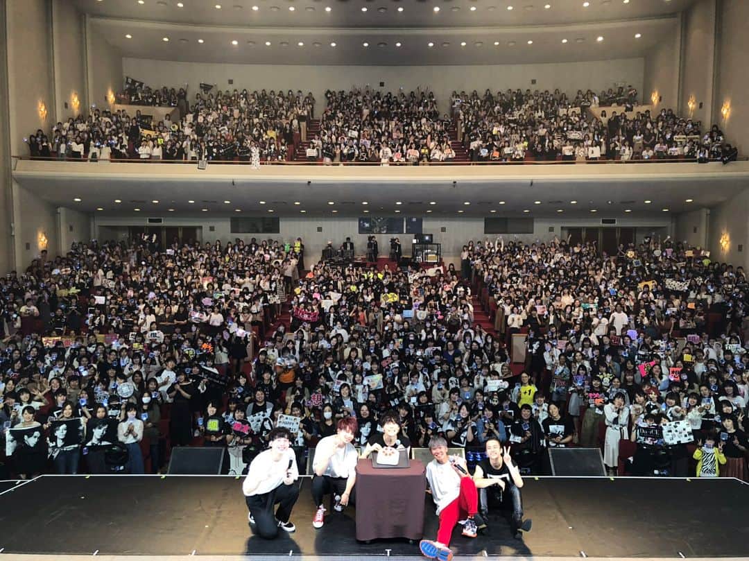 大野雄大さんのインスタグラム写真 - (大野雄大Instagram)「Da-iCE LIVE TOUR 2019 BESTツアーの三郷ゲネプロ『公演』 無事に終了いたしました！！！^ ^  お越し下さった皆様、 そして応援して下さった皆様、 たくさんのスタッフの皆様、  ありがとうございました！！！ やっぱり僕にとってのLIVEは心の底から吠えたくなるくらい大好きだし幸せだなぁーって思う場所です！！😁🙏 そして、いよいよ新潟から本公演か始まります！！！ 31公演。  言うまでもないですが、1公演1公演、 完全燃焼でお届けさせていただきます！！！！ そして来て下さった皆様に 『あぁ、今日来て良かったなぁ』 って思っていただけるように  大事に大切にお届けさせていただきます！！！😁✨ 素敵な想い出がたくさん生まれますように✨」6月7日 23時17分 - da_ice_udai