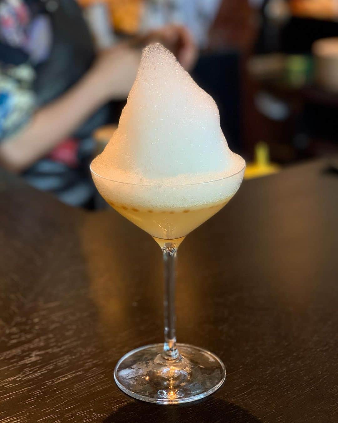 Andaz Tokyo アンダーズ 東京さんのインスタグラム写真 - (Andaz Tokyo アンダーズ 東京Instagram)「Bringing #multisensorymixology to Tokyo, Hong Kong’s renowned bartender Antonio Lai brings excitement and creativity in each of his original cocktails. Until Saturday only, experience Antonio’s creations yourself at the Rooftop Bar 🌃 @mmcocktail @andaztokyo @quinaryhk」6月7日 23時13分 - andaztokyo