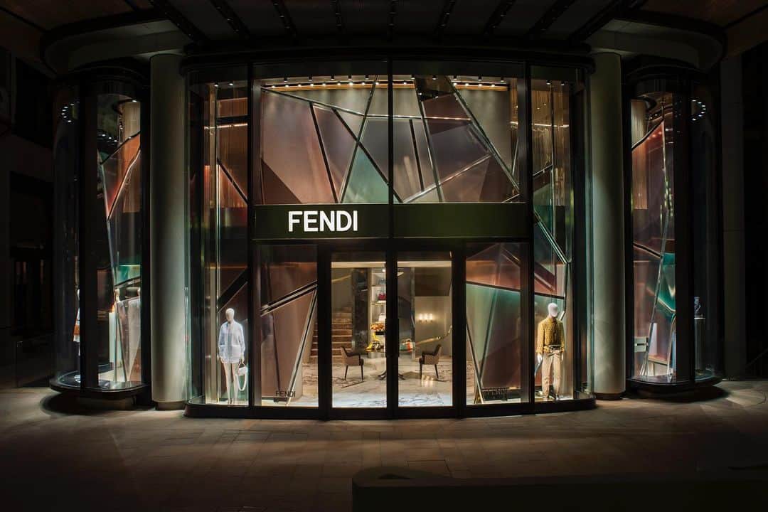 Fendiさんのインスタグラム写真 - (FendiInstagram)「Designed by #Dimorestudio, the One Monte-Carlo boutique will showcase in equal parts #Fendi’s sumptuous elegance and a forward, architectural vision.」6月7日 23時15分 - fendi