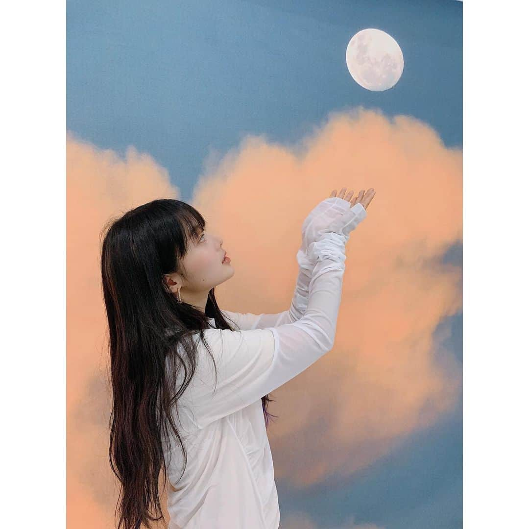 Weki Mekiさんのインスタグラム写真 - (Weki MekiInstagram)「[#윜밐시선] . 데이즈드 화보 비하인드2📸 . photo by.Sei🌱 . #위키미키 #WekiMeki #루시 #Lucy」6月7日 23時26分 - weki_meki