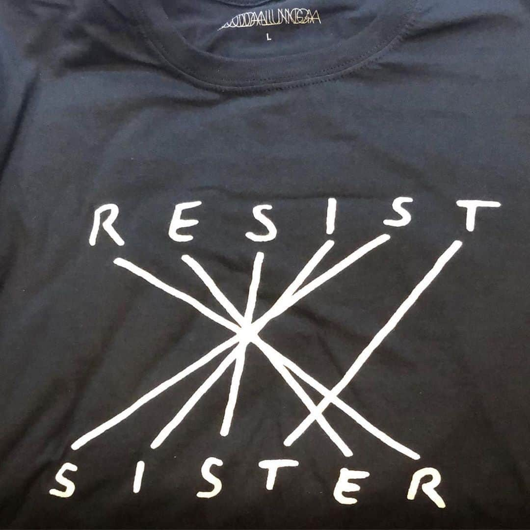 Vogue Italiaさんのインスタグラム写真 - (Vogue ItaliaInstagram)「via @nicovascellari 💥 Resist Sister. #telepathy (T-shirts as Manifesto. Of course these are dark times and we must dream with open eyes YET we must resist with closed fists) #resistsister #dreammerda (available from @coda.lunga from Friday 7th June)」6月7日 23時26分 - vogueitalia