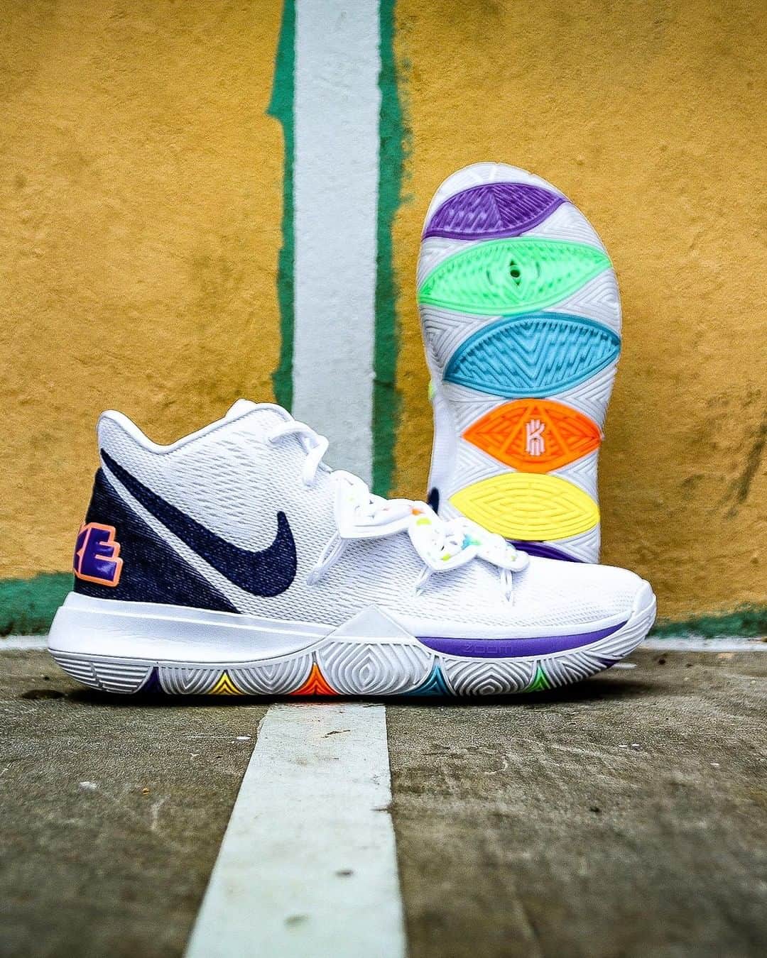 Foot Lockerさんのインスタグラム写真 - (Foot LockerInstagram)「Smile...it's the weekend. 🙂 #Nike Kyrie 5 'Have A Nike Day' Launching 6/8, In-Store and Online  Men's and Kids」6月7日 23時27分 - footlocker