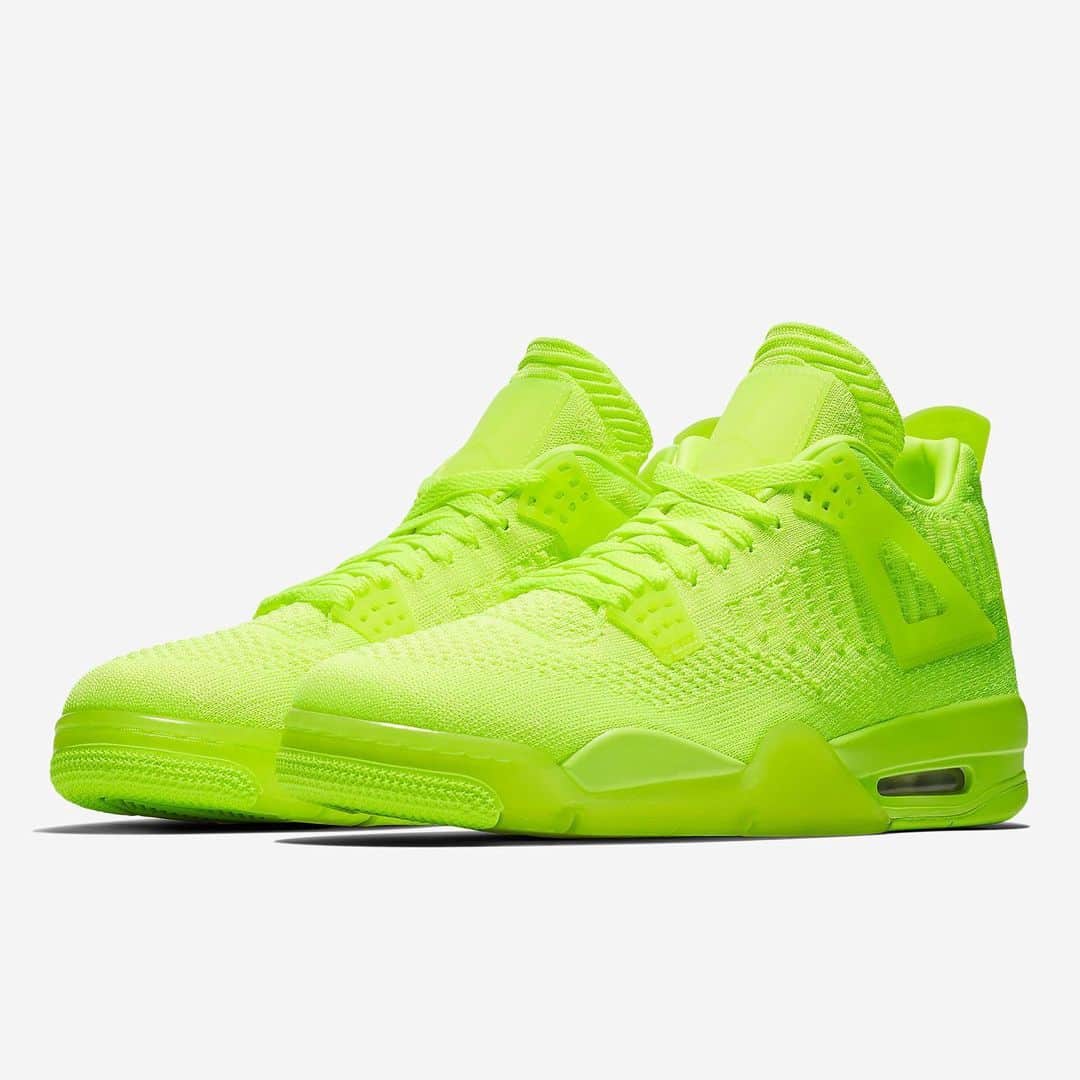 Sneaker Newsさんのインスタグラム写真 - (Sneaker NewsInstagram)「The Air Jordan 4 Flyknit in Volt hits stores on June 14th. For a detailed look at official images, tap the link in our bio.」6月7日 23時32分 - sneakernews