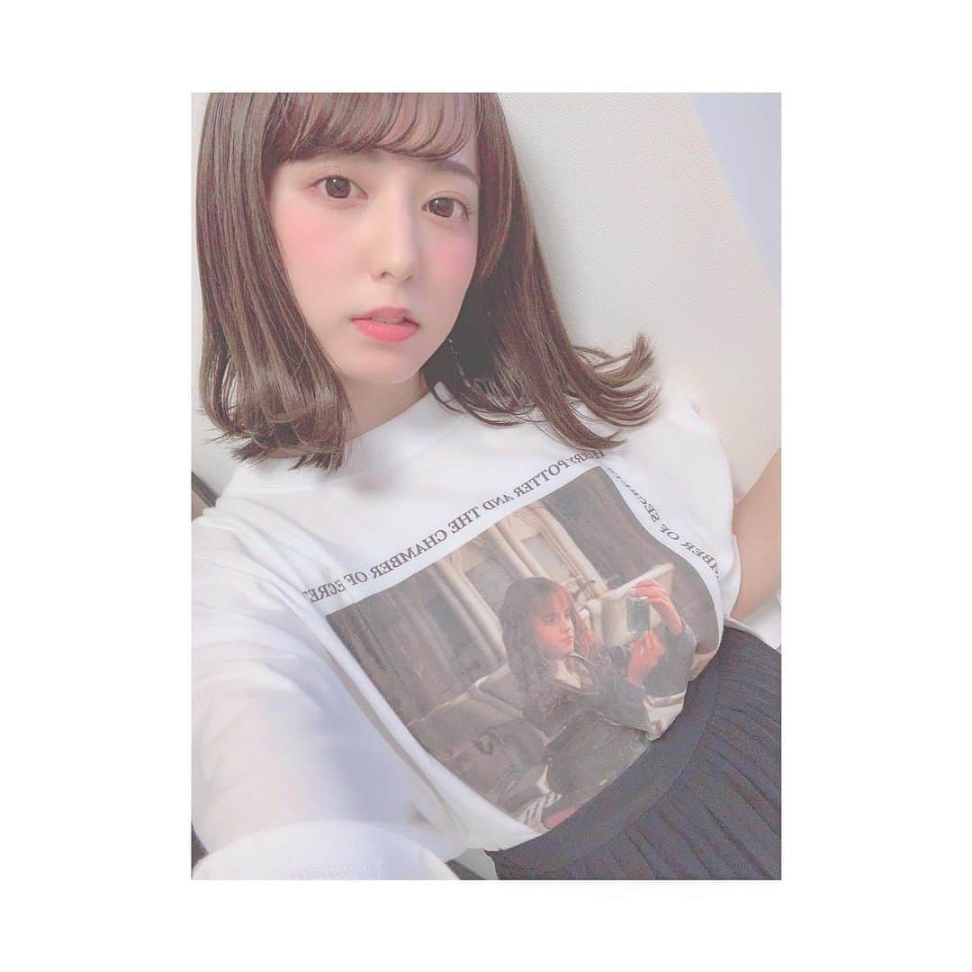 前田美里のインスタグラム：「ハーマイオニー🎓  #ハーマイオニー #ハリーポッター #Tシャツ #tシャツ女子 #merryjenny  #メリージェニー #harrypotter #harrypotterfans #hermione #gryffindor #japanesegirl #instafashion #instagood #自撮り#セルフィー #女子力 #アレンジ  # #外ハネ #hair #hairstyle #selfie #selfiee #selfies」