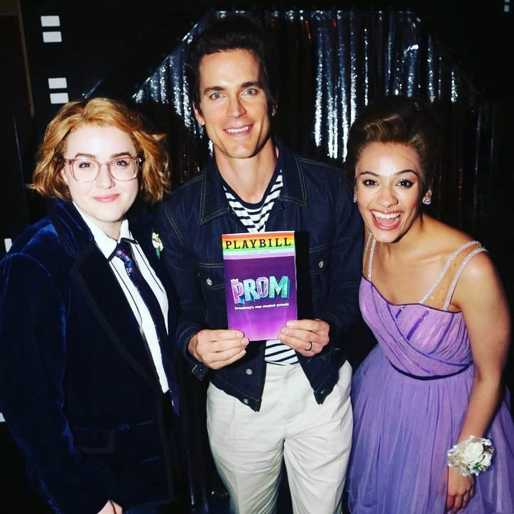 マット・ボマーさんのインスタグラム写真 - (マット・ボマーInstagram)「Ya’ll @theprommusical is the most fun I’ve had in a theater in a long time. I laughed until my stomach hurt, and was incredibly moved as well. Congratulations to the entire cast (I’m so sorry I couldn’t fit everyone in the shot on IG)- all of whom are wonderful. The leads are putting on a master class in musical comedy 8x a week, and director/choreographer Casey Nicholaw is phenomenal. I wish I had this musical around when I was a kid!! Don’t miss this show! Bonus: I got to meet Ellen Burstyn. Thank you @bruglikas for all the 📸!」6月7日 23時42分 - mattbomer