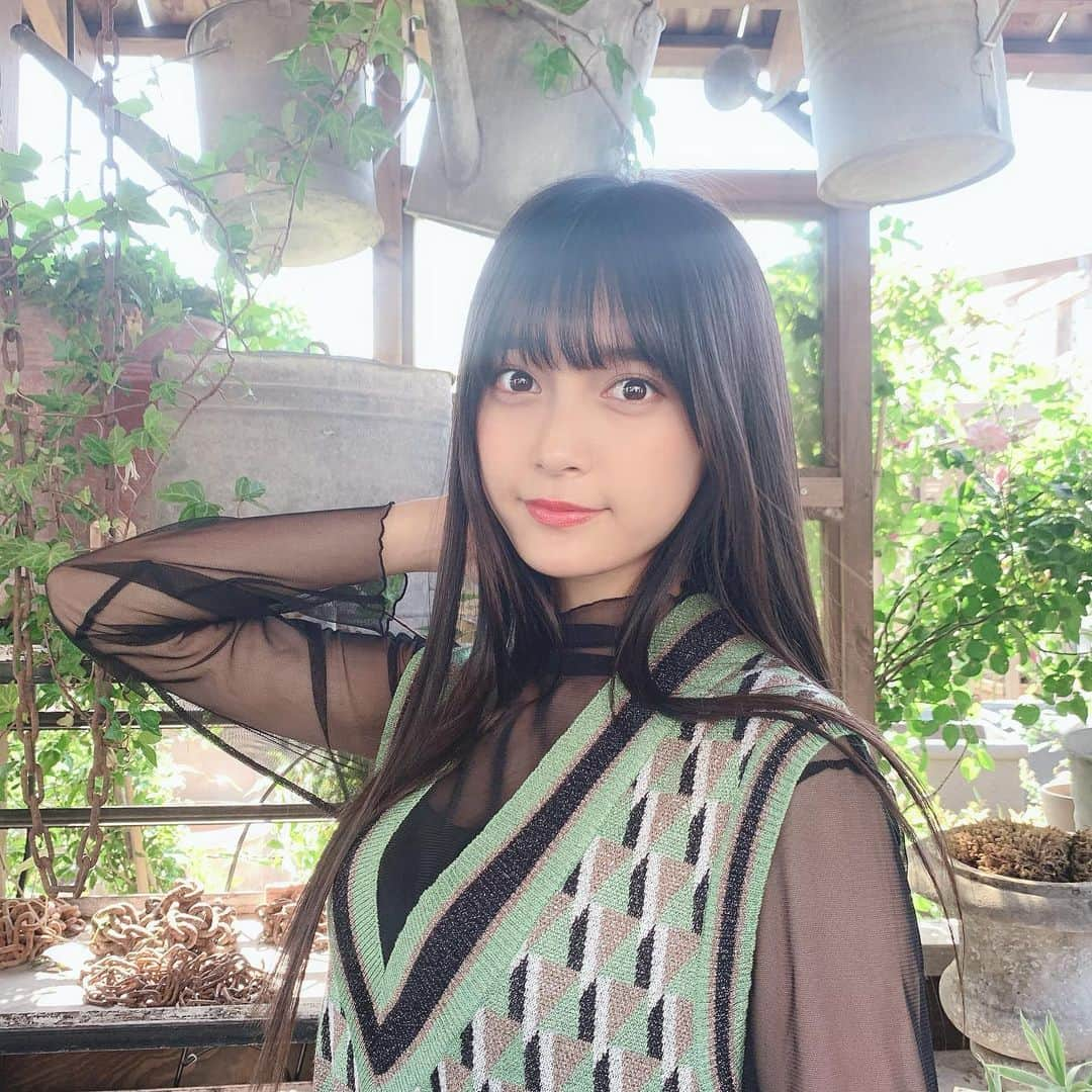 小山リーナさんのインスタグラム写真 - (小山リーナInstagram)「ラメラメ🦴 ・ ・ #私服 #緑 #ベスト #ラメ #コーディネート #アイドル #ストレートヘア #高校生 #16歳 #ootd #code #coordinate #fashion #followme #idol #jk #zara #cute」6月7日 23時42分 - rina_koyama_box